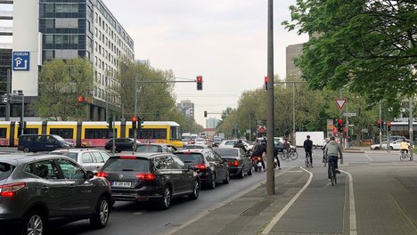 Schon jetzt staubelastet: Storkower Straße / Landsberger Allee